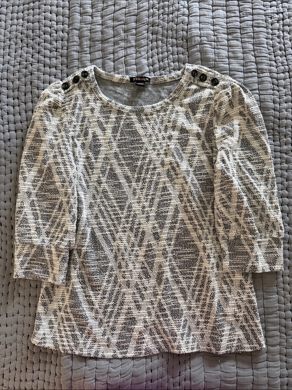 Textured Gray & Cream Patterned Knit Blouse with Shoulder Buttons